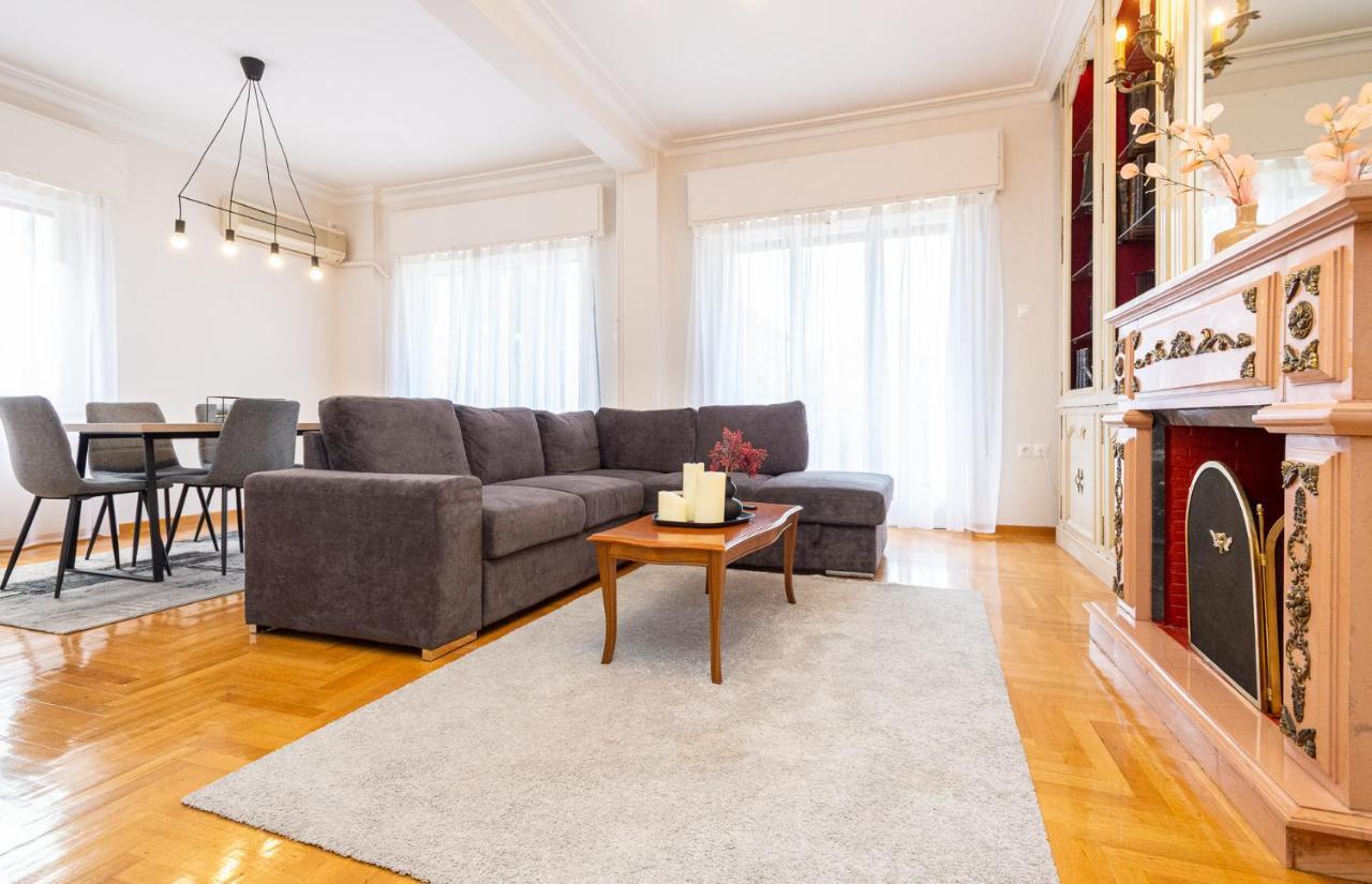Apartment Square 119