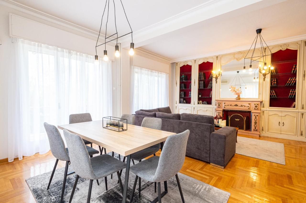 Apartment Square 119