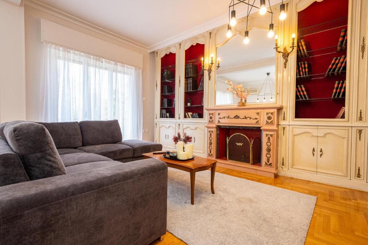 Apartment Square 119 *
